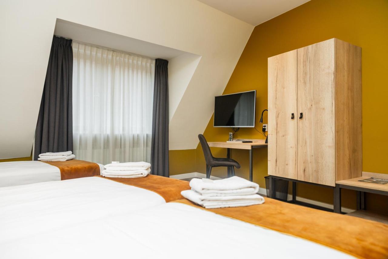 Hotel Onder De Linden Roden Exterior photo